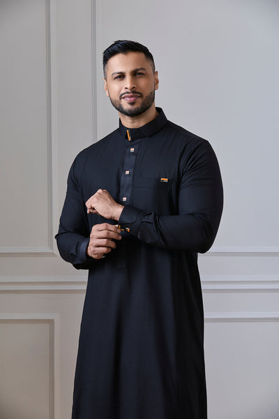 Black Jacquard Collar Thobe with Elegant Detailing | AN 2461