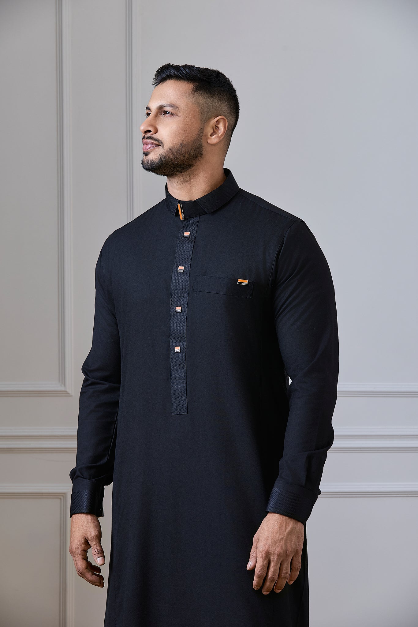 Black Jacquard Collar Thobe with Elegant Detailing | AN 2461