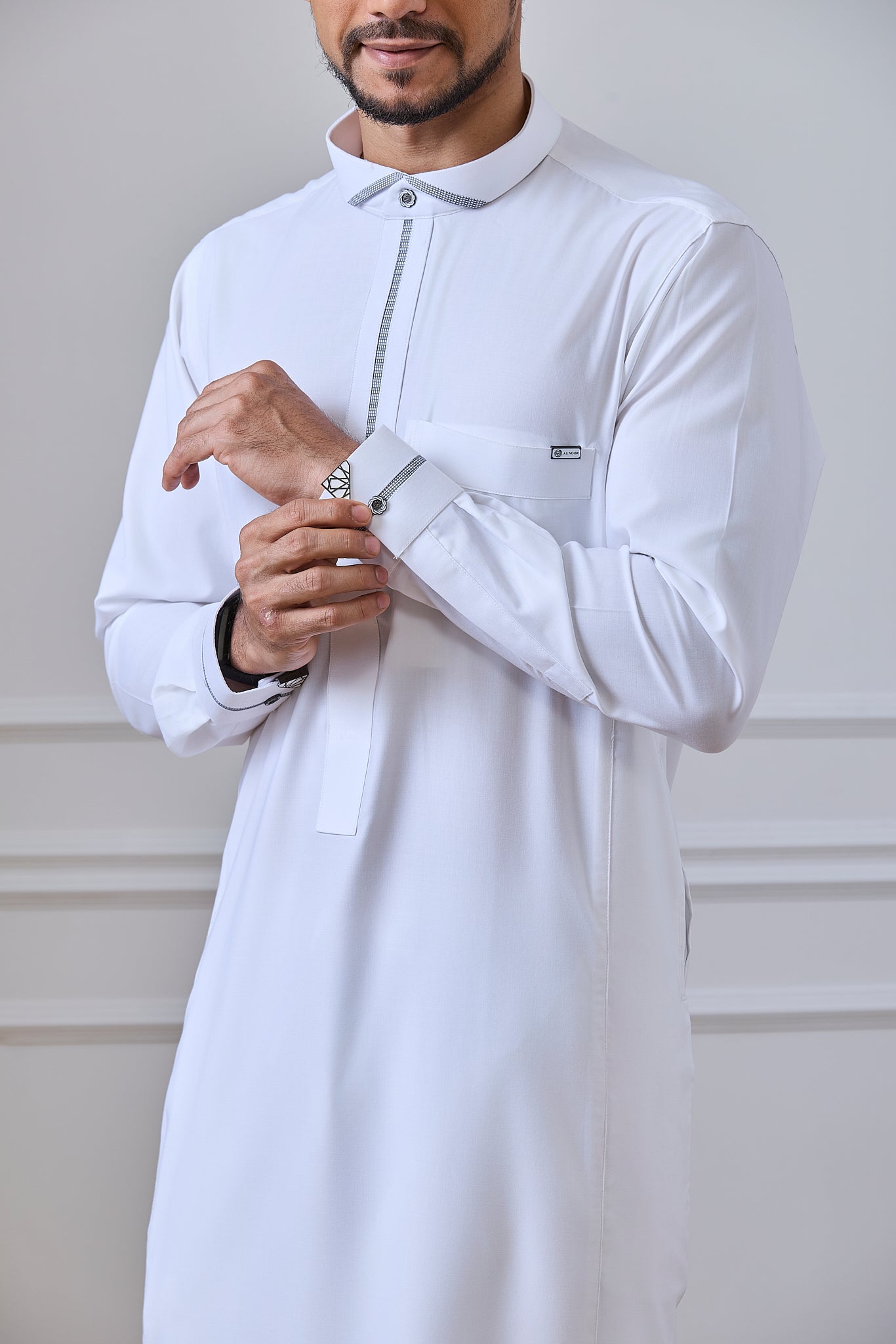 White elegant design pattern Thobe | AN 2326