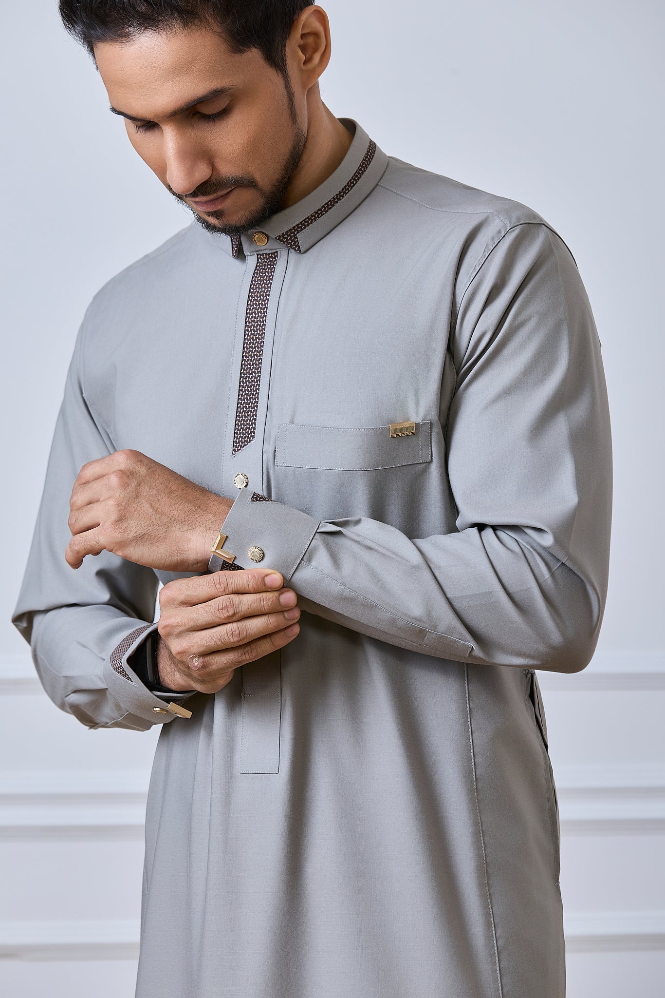 Grey Thobe | AN 2452 C3