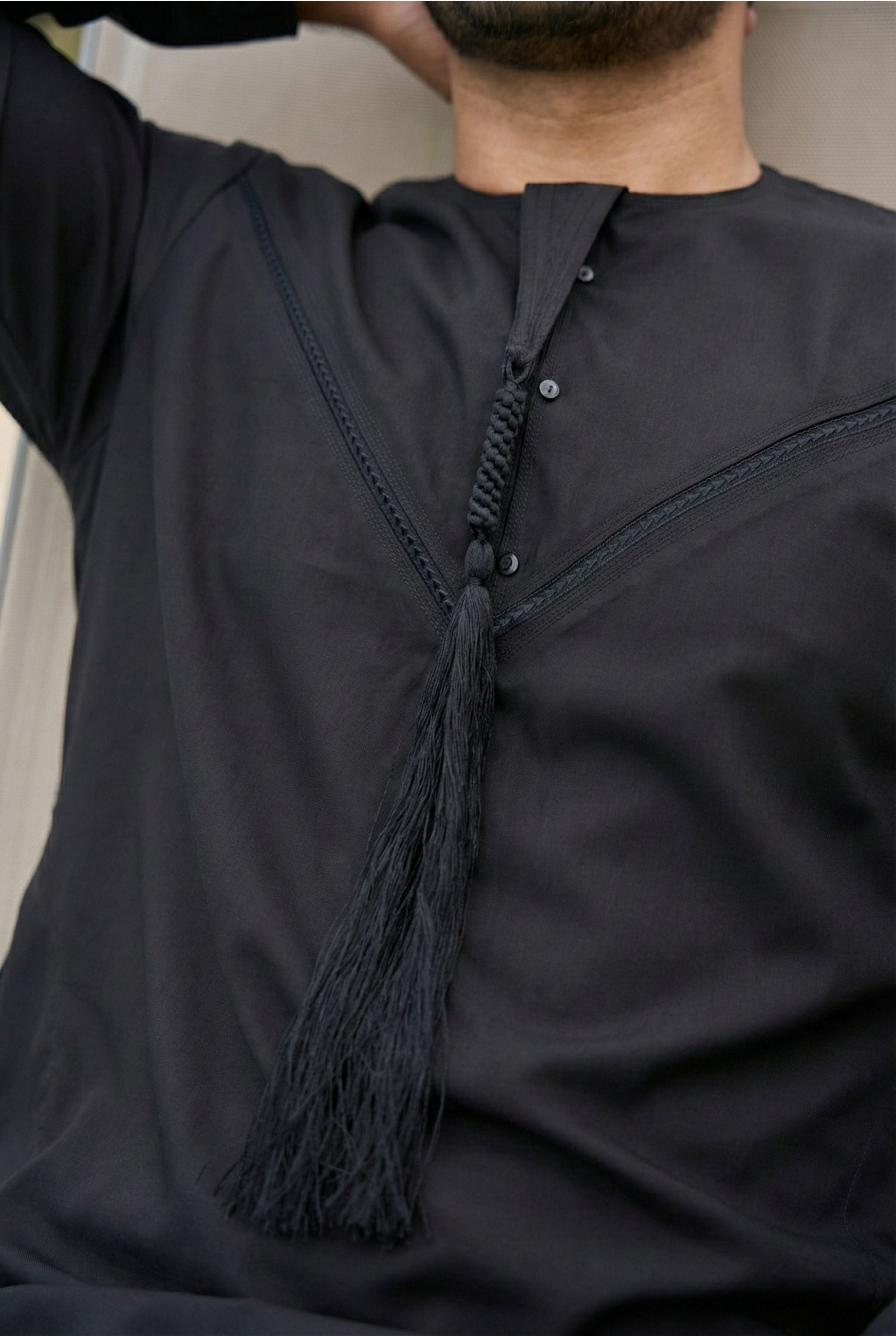 Emirati Black Pleated Thobe PO04