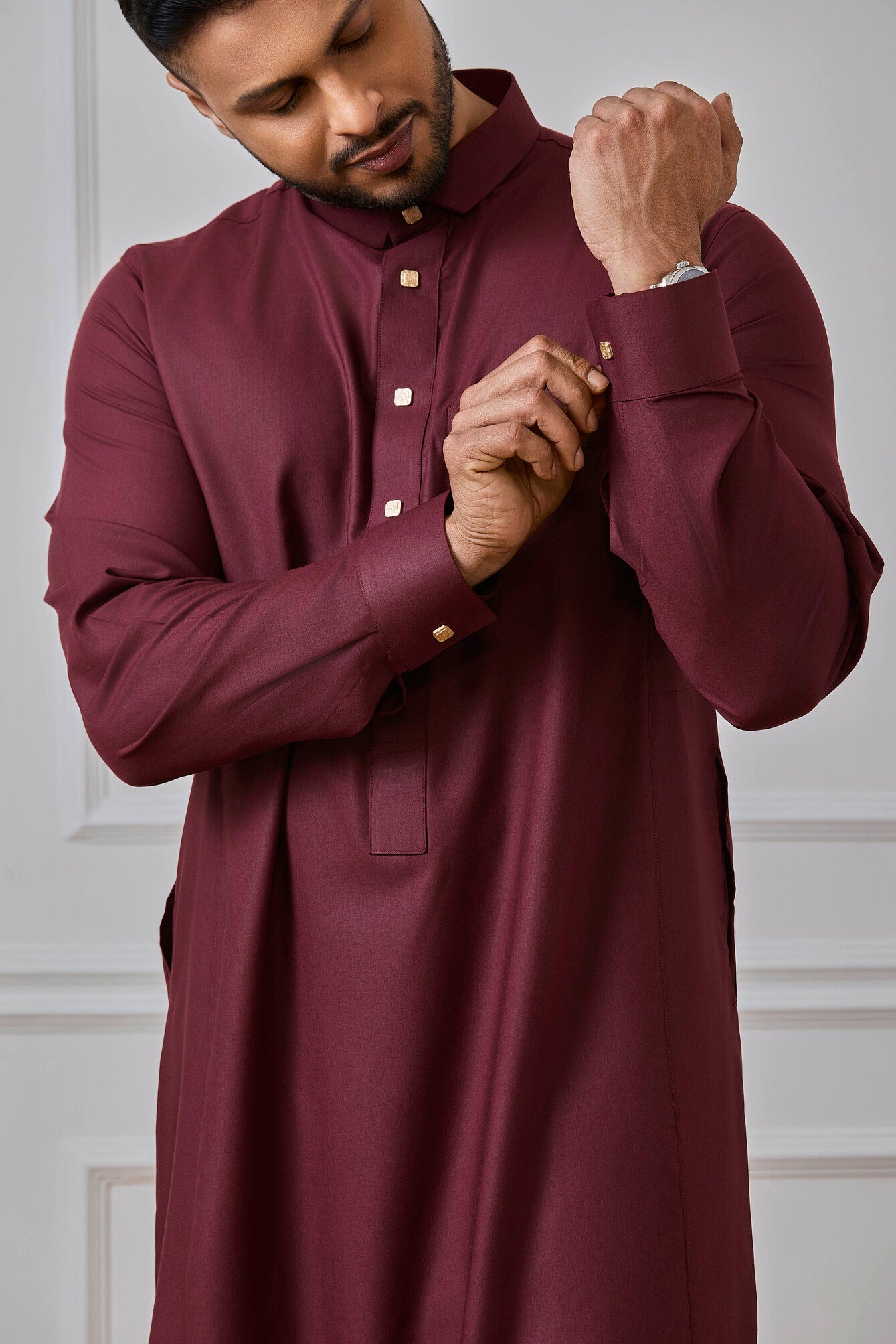 Maroon Tuxedo Collar Thobe for Men | AN 1488